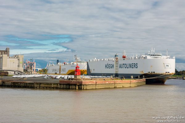 Außenhafen Emden, Verladung von Autos, Autotransporter, Emden, Deutschland