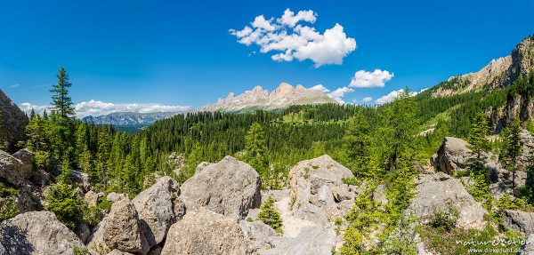 Labyrinthsteig, Felssturz am Latemar, Blick zum Rosengarten, Rotwand, Karersee, Südtirol, Italien