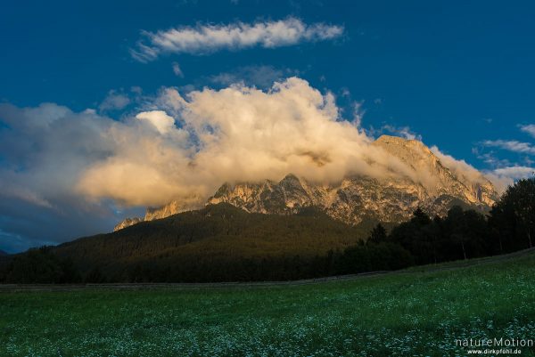Schlern in Wolken, Abendlicht, Völs am Schlern, Südtirol, Italien