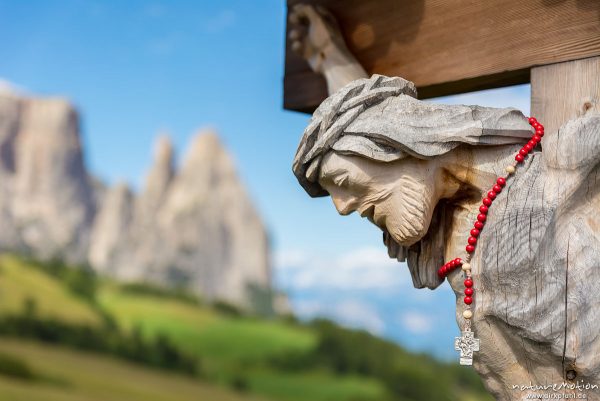 Kruzifix, Christusstatue vor dem Schlern, Seiseralm, Seiseralm (Südtirol), Italien
