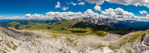 Seiseralm, Geisler Gruppe, Langkofel, Plattkofel, Blick vom Gipfel des Petz, Seiseralm (Südtirol), Italien