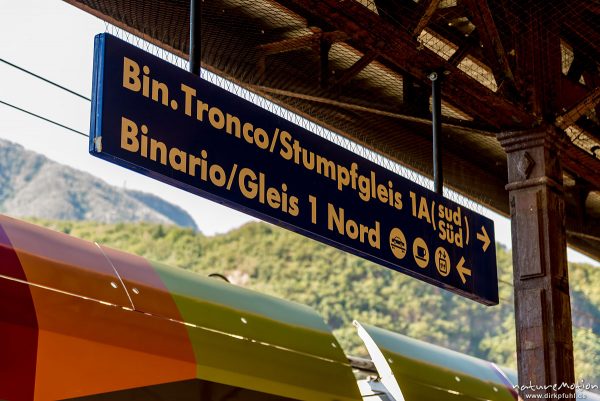 Hinweisschild "Bin. Tronco / Stumpfgleis", Bahnhof Bozen, Bozen, Italien