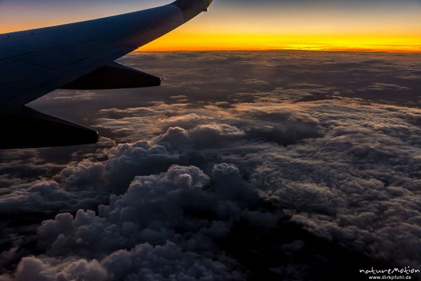 Flug über der Wolkendecke, Abendhimmel, , Deutschland