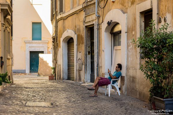 Strassen und Häuserzeilen im Viertel Trastevere, Rom, Italien