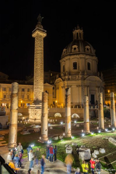 Trajansäule, bei Nacht, angeleuchtet, Forum Imperiali, Rom, Italien