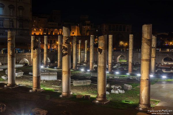 Forum Imperiali, Trajanforum, bei Nacht, angeleuchtet, Rom, Italien