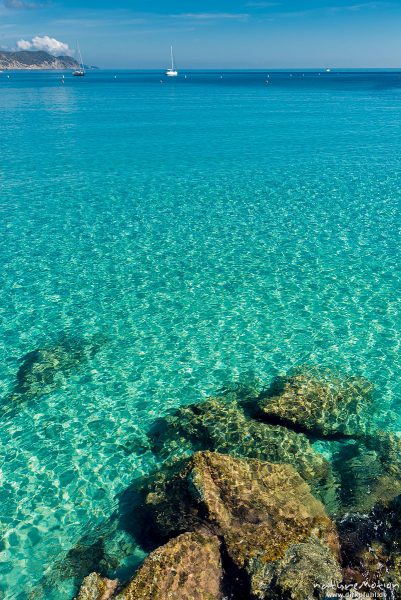 türkisfarbenes Wasser, Felsen, Bucht von Fetovaia, Elba, Italien