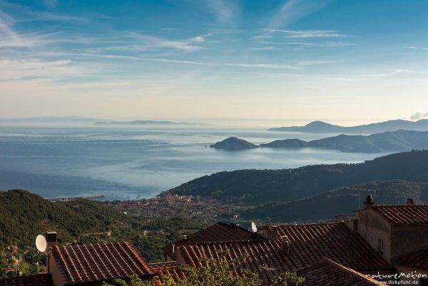 Blick über Elbas Küste bis zum Festland, Marciana, Elba, Italien