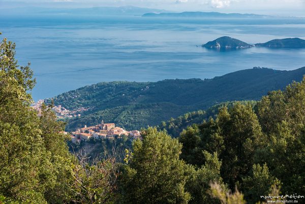Blick über Elbas Küste bis zum Festland, Marciana, Elba, Italien