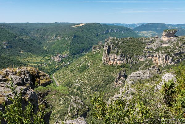 Blick auf Peyreleau, Felsformationen, Tal der Jonte, Felswanderung Schluchtenwelt bei le Rozier, Gorges de la Jonte, Le Rozier, Frankreich