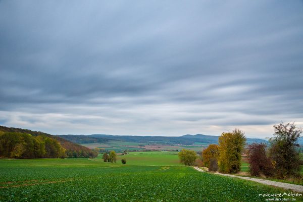 Ackerflächen im Herbst, ziehende Wolken, lange Belichtungszeit, Westerberg, Göttingen, Deutschland