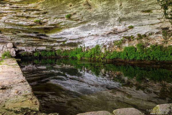 La Baume de l'Eau, alte Zisterne, Tal des Aigue Brun, Bonnieux - Provence, Frankreich