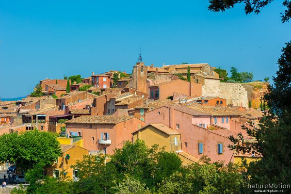 Häuser mit farbigen Fassaden, Altstadt, Roussillon - Provence, Frankreich