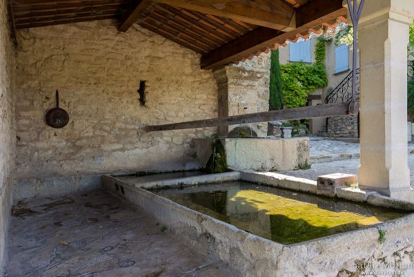 alter gemeinschaftlicher Waschplatz, Saignon - Provence, Frankreich