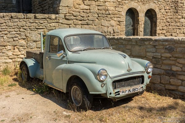 Morris Oldtimer, alte englische Automarke, Saignon - Provence, Frankreich