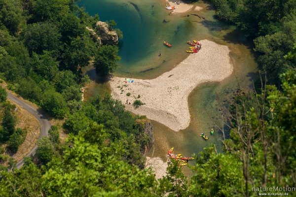 Kayaks auf dem Tarn, Blick vom Roc de Serne, La Malene, Frankreich