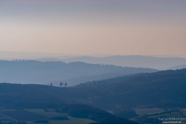 Höhenzüge des Kaufunger Waldes im Herbstlicht, Hoher Meißner, Deutschland