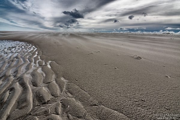 Sand weht über den Strand, Rippel, Spiekeroog, Deutschland