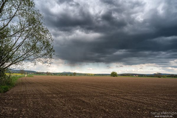 Regenwolken über Ackerfläche, Gleichen, Reinshof, Göttingen, Deutschland