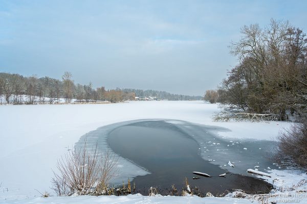 Kiessee mit Eisdecke, Göttingen, Deutschland