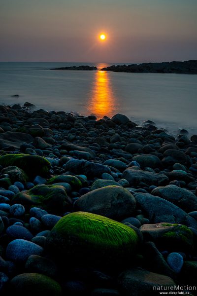 Sonnenuntergang über dem Felswatt, Findochty, Schottland