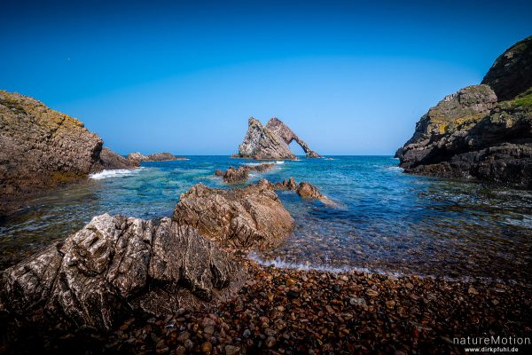 Bow Fiddle Rock, Felsformation vor der Küste, Portknockie, Schottland