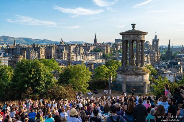 Carlton Hill, Abendstimmung und Besucherandrang, Edinburgh, Schottland