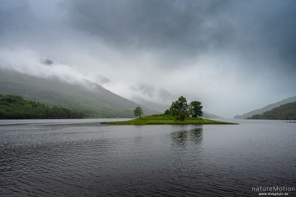 Insel im Loch Leven, Regenwolken, Kinlochleven, Schottland