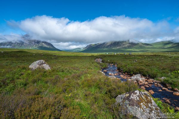 Wolken lösen sich auf, eiszeitliches Trogtal, Glencoe, Schottland