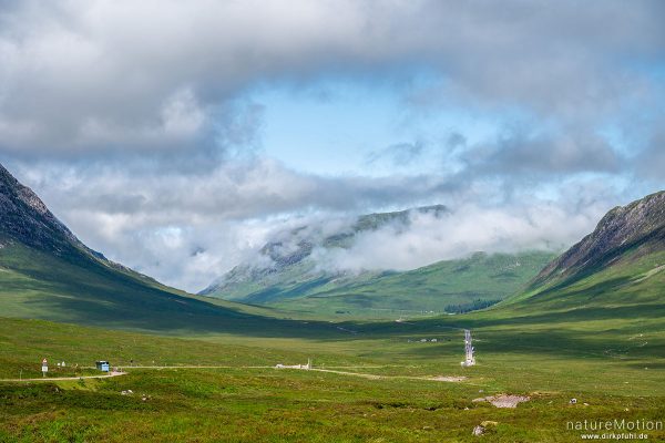 Wolken lösen sich auf, eiszeitliches Trogtal, Glencoe, Schottland