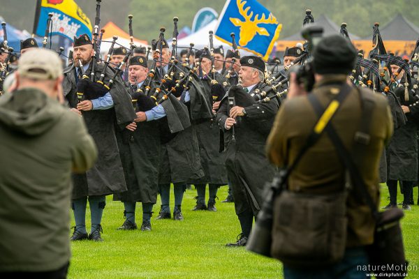 Mass Pipes and Drums, Einmarsch der Dudelsack Spielzüge, Highland Games Inverness, Inverness, Schottland