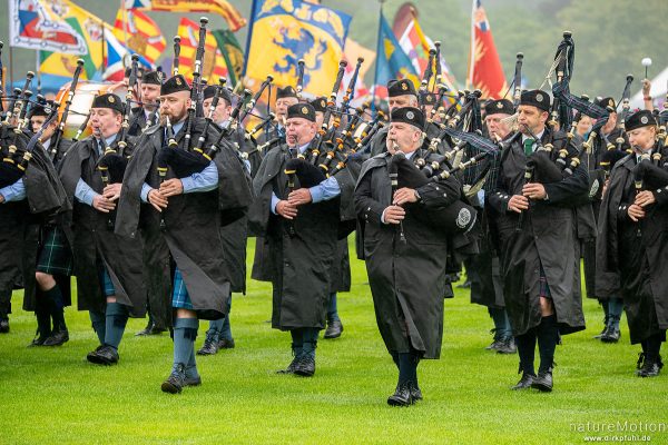 Mass Pipes and Drums, Einmarsch der Dudelsack Spielzüge, Highland Games Inverness, Inverness, Schottland