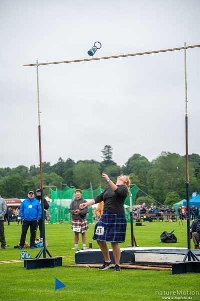 Weight for height oder Weight over bar, Frauenwettbewerb, Highland Games Inverness, Inverness, Schottland