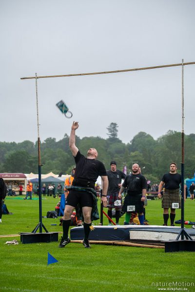 Weight for height oder Weight over bar, Männerwettbewerb, Highland Games Inverness, Inverness, Schottland