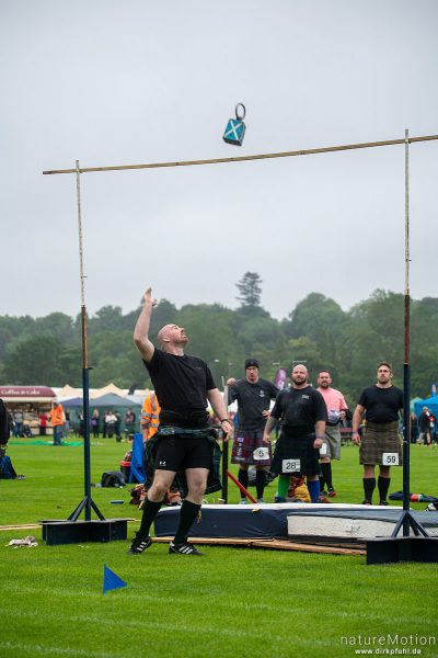 Weight for height oder Weight over bar, Männerwettbewerb, Highland Games Inverness, Inverness, Schottland