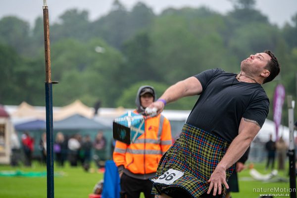 Weight for height oder Weight over bar, Männerwettbewerb, Highland Games Inverness, Inverness, Schottland