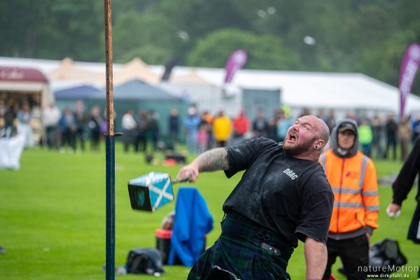 Weight for height oder Weight over bar, Männerwettbewerb, Highland Games Inverness, Inverness, Schottland