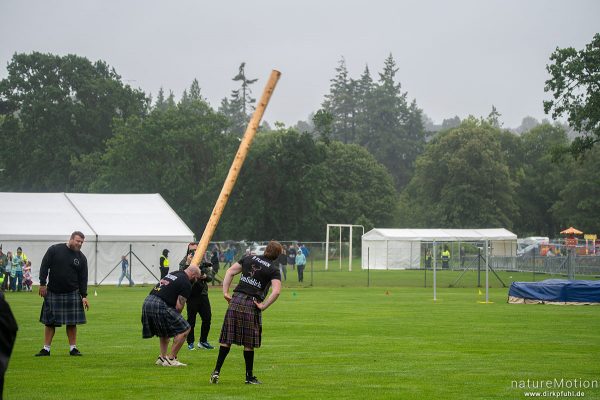 Tossing, Baumstammwerfen, Männerwettbewerb, Highland Games Inverness, Inverness, Schottland