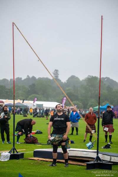 Weight for height oder Weight over bar, Männerwettbewerb, Highland Games Inverness, Inverness, Schottland