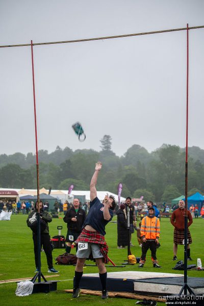 Weight for height oder Weight over bar, Männerwettbewerb, Highland Games Inverness, Inverness, Schottland