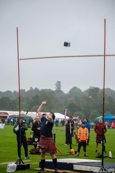 Weight for height oder Weight over bar, Männerwettbewerb, Highland Games Inverness, Inverness, Schottland