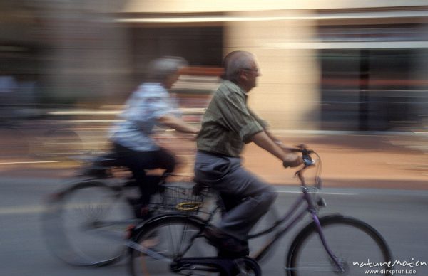 Fahrradfahrer, alter Mann, gewischt, Groner Straße, Göttingen, Göttingen, Deutschland