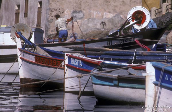 Rümpfe von Fischerbooten, Port de Centuri, Hafen, Korsika, Frankreich