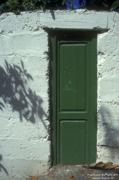 grüne Tür in weißer Mauer, Valle Gran Rey, Gomera, Spanien