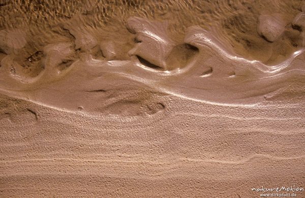 Sandmuster am Rand eines Priels, Spiekeroog, Deutschland