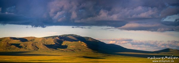 Steppe im Abendlicht, Höhenzüge und Wolken, Chatgal, Mongolei