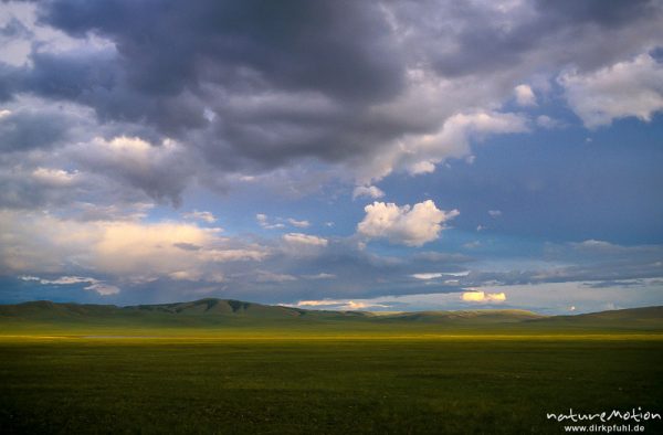 Steppe im Abendlicht, südlich von Chatgal, Chowsgöl Nuur, Mongolei