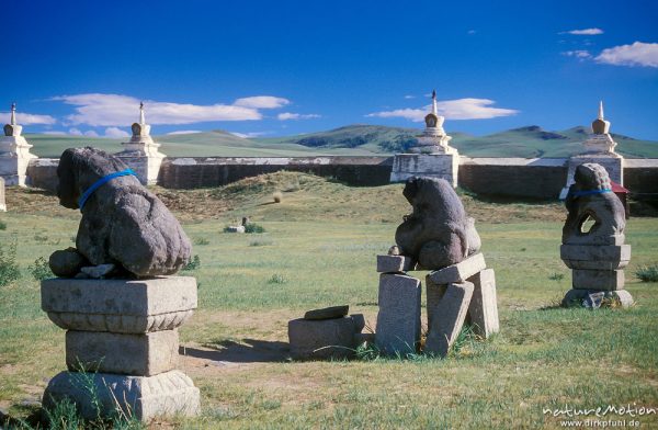 Steinskulpturen im Innern des Klosters Erdene Zuu, Changai, Mongolei