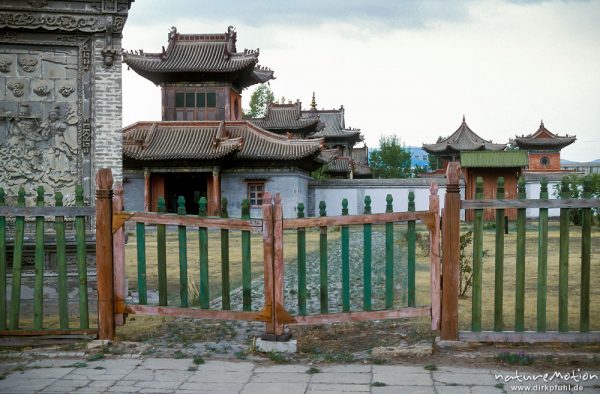 Eingangstor und Pagoden, Palast des Bogd Khan, Ulaanbaatar - Ulan Bator, Mongolei