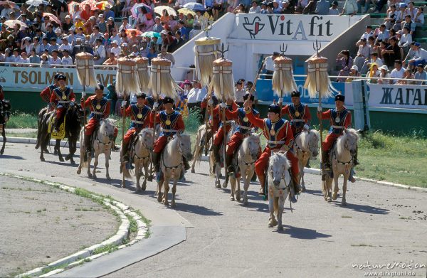 Einzug der Standarten des Dschingis Khan ins Stadion, Eröffnung der Spiele, Ulaanbaatar - Ulan Bator, Mongolei